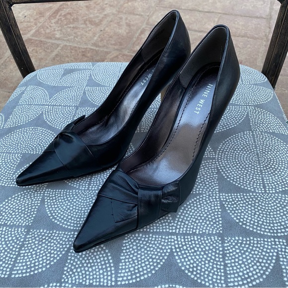 Nine West Classic Black Heels - Picture 1 of 5